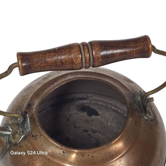 Vintage Copper Hammered Teapot With Wooden Handle Rustic Farmhouse Kitchen Decor - Picture 8 of 12